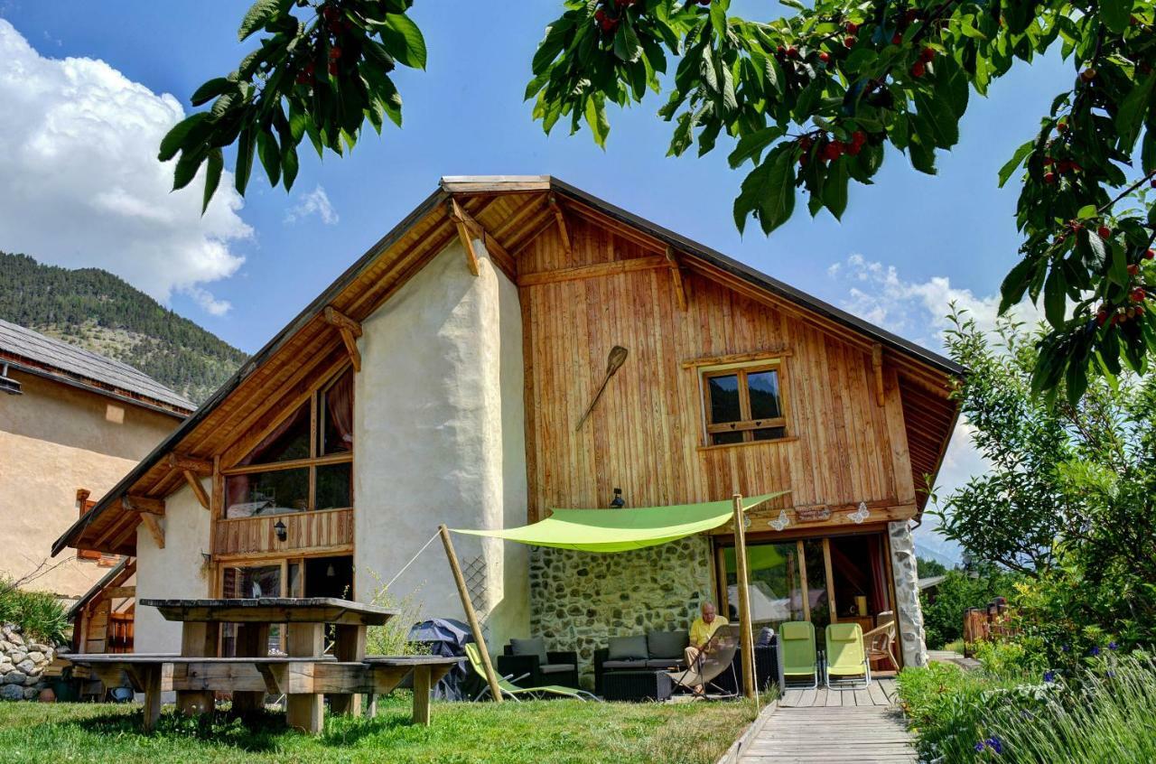 Chambres D'Hote Le Brin De Paille Saint-Martin-de-Queyrières Exterior foto