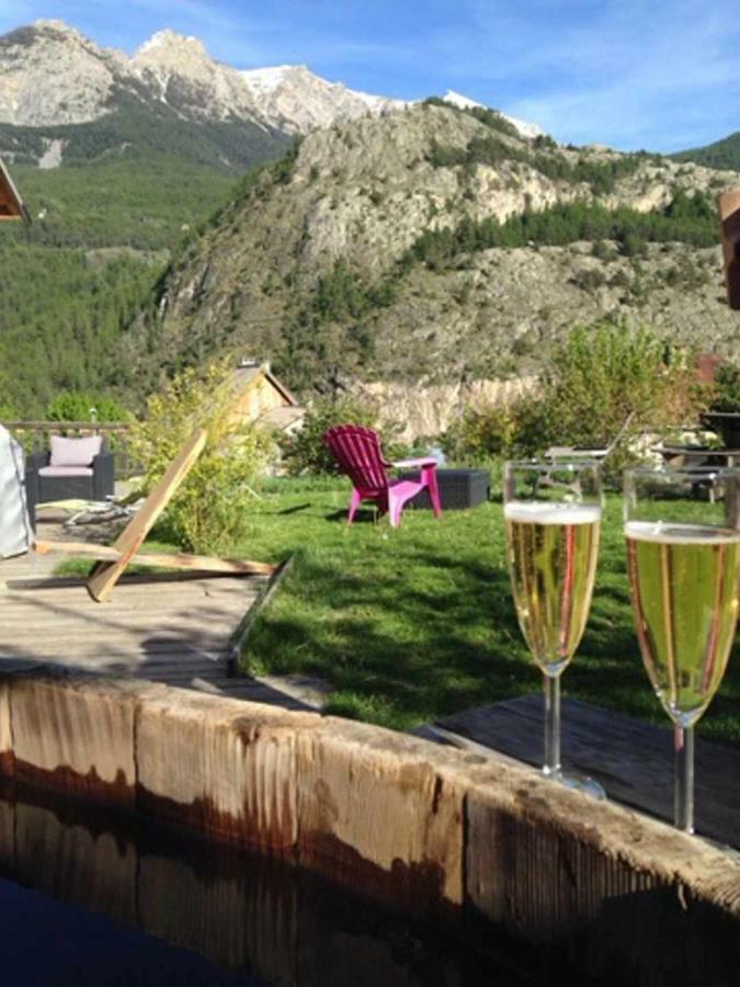 Chambres D'Hote Le Brin De Paille Saint-Martin-de-Queyrières Exterior foto